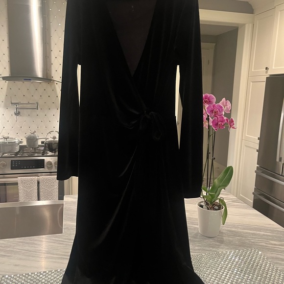 COPY - Iconic Halston 🥂black velvet🥂 midi wrap 🥂holiday dress size large 🥂perfe… - Picture 11 of 17